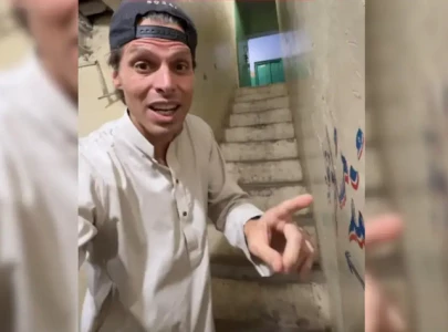 watch dutch travel vlogger reveals unbelievable 1 40 hotel room in pakistan