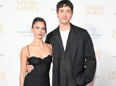 tom blyth defends girlfriend daniela norman after vulgar dress comment