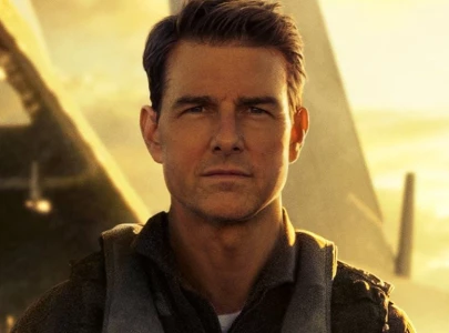 tom cruise confirmed for top gun 3 but star s schedule delays takeoff