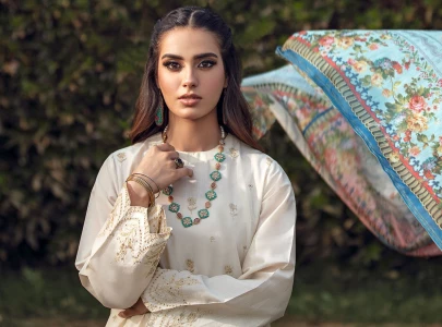 eid style inspiration with iqra aziz in sapphire s latest collection eid style inspiration with iqra aziz in sapphire s latest collection