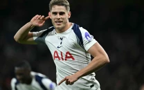 van de ven s stunning strike fuels spurs rout