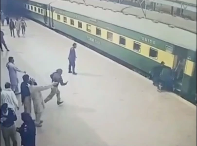 watch cop saves falling passenger from moving train in rawalpindi