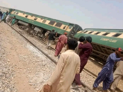 rehman baba express derails near karachi rehman baba express derails near karachi