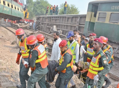 passenger train derails near multan seven killed 50 hurt passenger train derails near multan seven killed 50 hurt