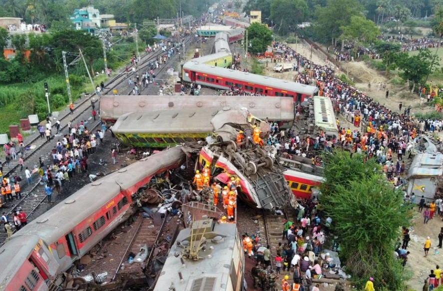 families rescuers search for victims of india s worst train crash in decades reuters stringer