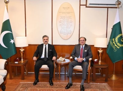 cjp aurangzeb huddle stirs the pot cjp aurangzeb huddle stirs the pot