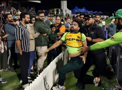khushdil shah confronts pakistan fans after suffering kiwi clean sweep khushdil shah confronts pakistan fans after suffering kiwi clean sweep