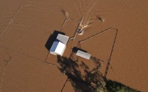 australia launches clean up after floods kill five and damage over 10 000 homes