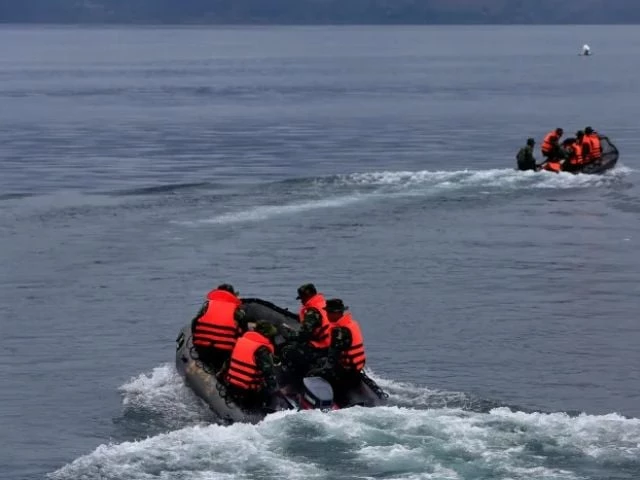 rescue team members use rubber boats during a search operation for missing passengers in simalungun north sumatra indonesia photo reuters rescue team members use rubber boats during a search operation for missing passengers in simalungun north sumatra indonesia photo reuters