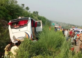at least 8 killed as bus overturns near chakwal at least 8 killed as bus overturns near chakwal