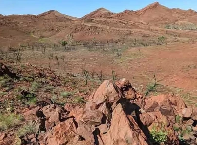 geologists find 3 47 billion year old meteorite crater in western australia