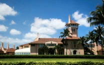 us secret service shoots dead armed man at trump s mar a lago estate