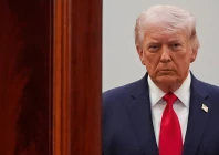 president donald trump arrives from the blue room to speak about the iran war from the cross hall of the white house on wednesday april 1 2026 in washington photo reuters