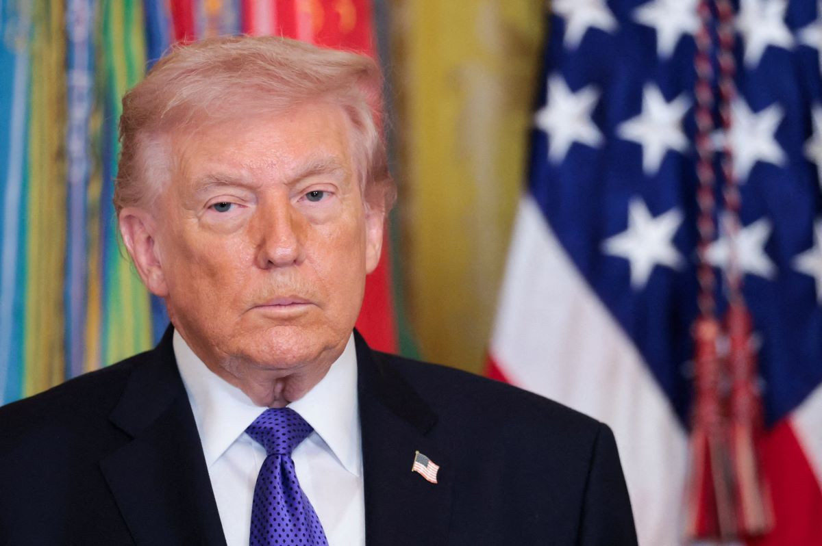 Trump announces partial waiver of oil sanctions amid Iran conflict impact on markets