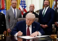 us president donald trump signs an executive order encouraging more research into ibogaine next to u s health and human services hhs secretary robert f kennedy jr joe rogan and americans for ibogaine ceo w bryan hubbard in the oval office of the white house in washington d c april 18 2026 reuters