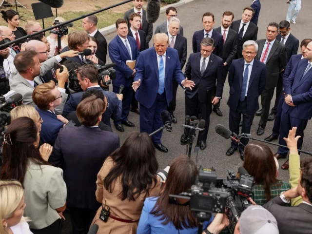 Trump, AI CEOs sign voluntary safety pact, back data centre expansion