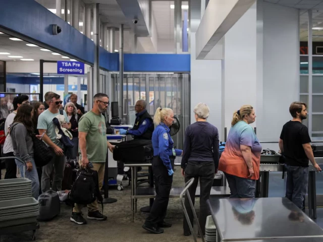 travelers pass through a transportation security administration tsa security screening at hollywood burbank airport during the first day of a partial us government shutdown in burbank california u s october 1 2025 photo reuters travelers pass through a transportation security administration tsa security screening at hollywood burbank airport during the first day of a partial us government shutdown in burbank california u s october 1 2025 photo reuters