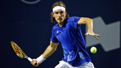 tsitsipas struggles with injury at atp cup tsitsipas struggles with injury at atp cup