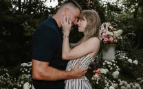 taylor swift reportedly planning wedding with travis kelce at rhode island mansion taylor swift reportedly planning wedding with travis kelce at rhode island mansion