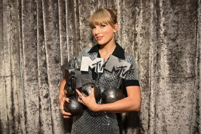 taylor swift wins most prizes at mtv europe music awards taylor swift wins most prizes at mtv europe music awards