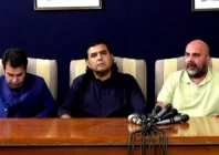 tehreek i tahaffuz i ain pakistan leader mustafa nawaz khokhar addresses a press conference in islamabad flanked by pti s taimur saleem jhagra and other party leaders screengrab