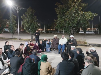 govt decides to move imran to hospital constitute medical board as ttap sit in enters day 2