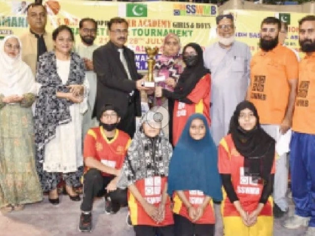 captain of bb shaheed academy basketball team receives winner s trophy from chief guest tariq nizamani of sswmb photo kba captain of bb shaheed academy basketball team receives winner s trophy from chief guest tariq nizamani of sswmb photo kba