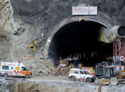 indian rescuers hope to reach 41 trapped in tunnel on thursday indian rescuers hope to reach 41 trapped in tunnel on thursday