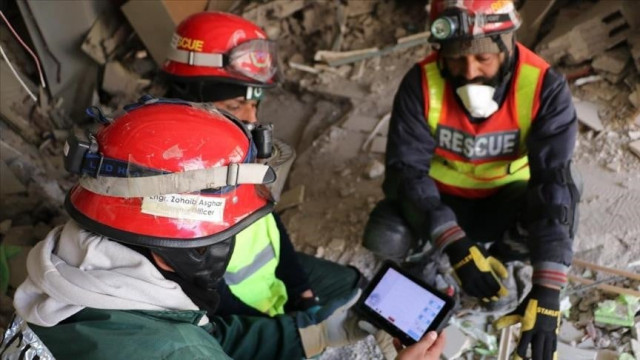 pakistan to continue standing with quake victims photo anadolu pakistan to continue standing with quake victims photo anadolu