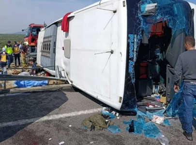 coach crashes into truck in turkey killing 11