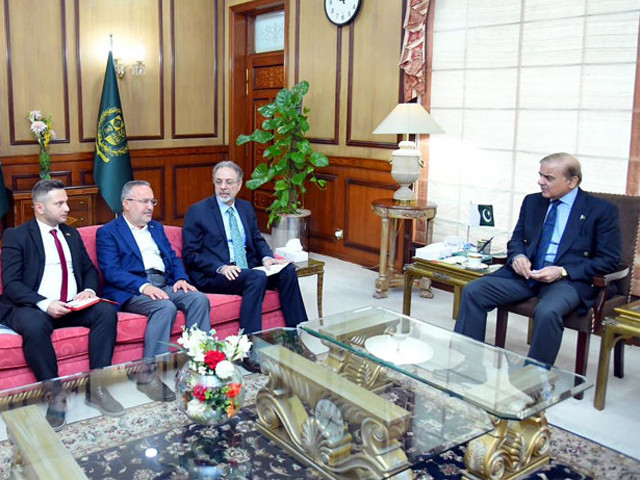 a turkish red crescent delegation led by hakki turunc its goodwill ambassador is meeting pm shehbaz in islamabad on october 4 photo radio pakistan