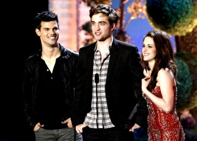 twilight sequel shines brightest at mtv awards