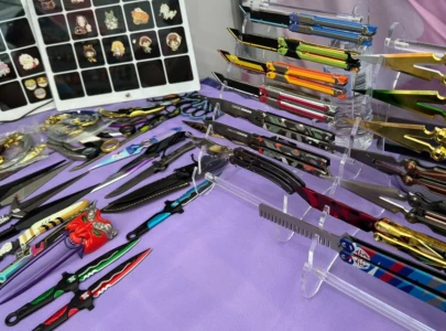 twitch bans artist for 30 days after selling 3d printed prop knives at twitchcon 2025 event