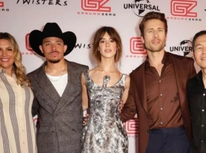 glen powell and twisters cast join luke combs onstage to chug beers at concert celebration glen powell and twisters cast join luke combs onstage to chug beers at concert celebration