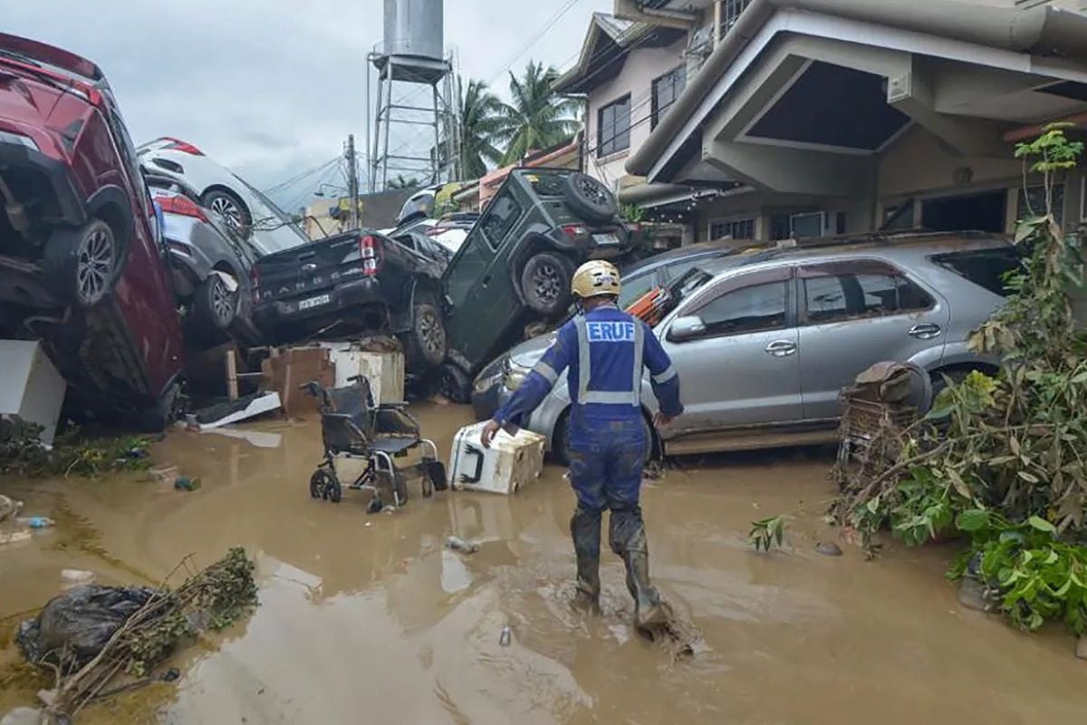 The national police have mobilized nearly 10,000 personnel and resources as Super Typhoon Fung-wong impacted the country. PHOTO: AFP