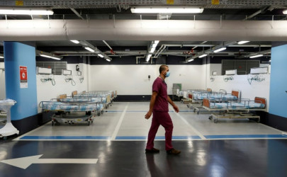 israeli hospital transforms car park into virus ward