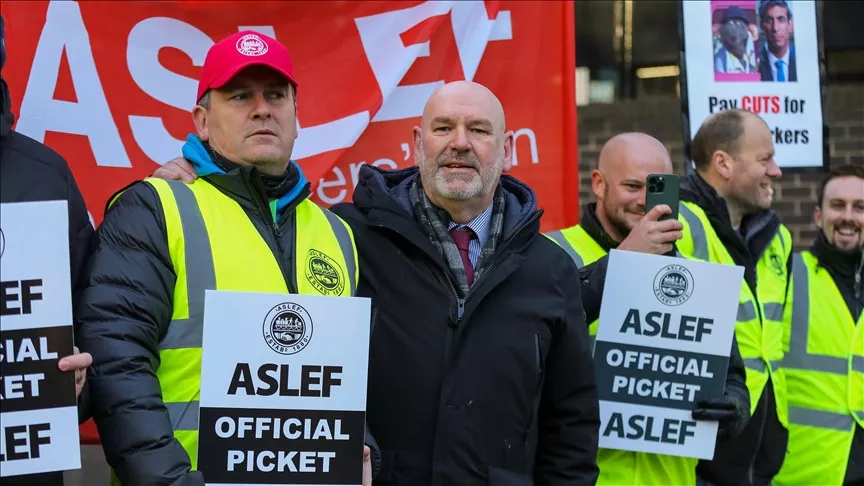 uk hit by biggest strike action in more than a decade photo anadolu agency uk hit by biggest strike action in more than a decade photo anadolu agency