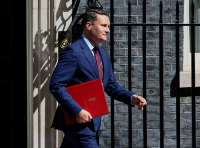 uk health minister resigns calls for a leadership contest to oust pm starmer
