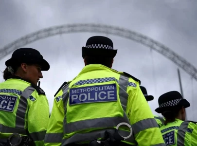 uk police arrest 12 after extreme right wing threat at islamic event