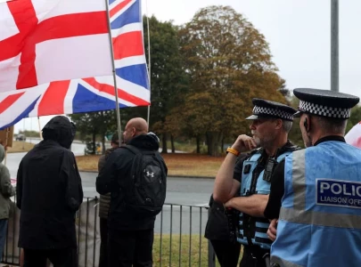 uk police arrest five in london during anti asylum protest uk police arrest five in london during anti asylum protest
