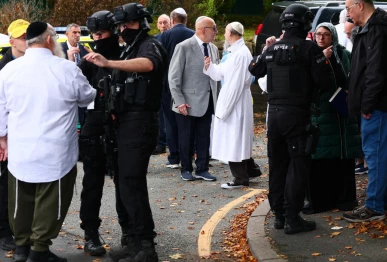 armed police officers near the heaton park hebrew congregation synagogue in crumpsall northern manchester on october 2 2025 photo afp