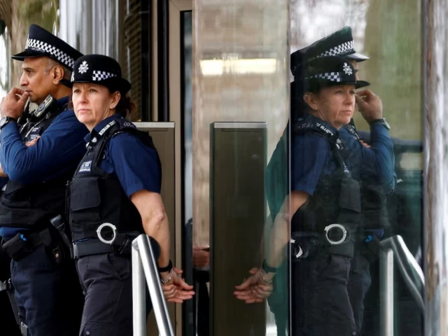 police officers stand outside new scotland yard the headquarters of the metropolitan police in london britain march 21 2023 reuters police officers stand outside new scotland yard the headquarters of the metropolitan police in london britain march 21 2023 reuters