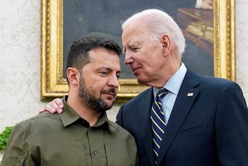 ukrainian president volodymyr zelenskiy is embraced by us president joe biden in the oval office of the white house in washington september 21 2023 photo reuters