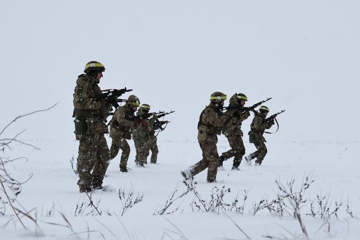 Recruits of the 65th Separate Mechanized Brigade of the Ukrainian Armed Forces during a training exercise o the frontline, in Zaporizhzhia region, Ukraine, December 29.PHOTO: REUTERS
