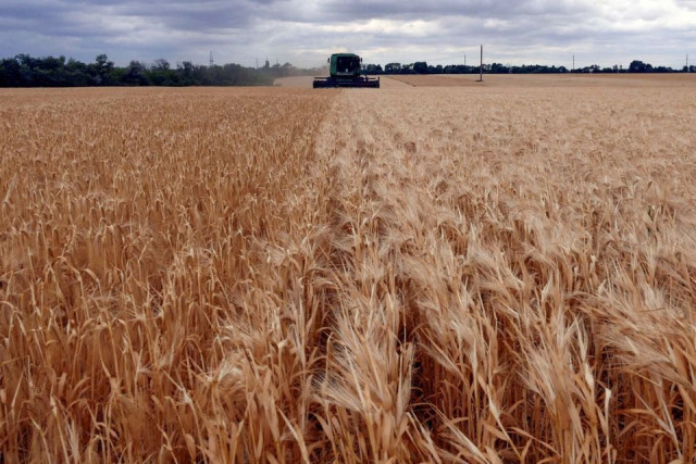 a combine harvests barley in a field as russia s attack on ukraine continues in odessa region ukraine june 23 2022 photo reuters a combine harvests barley in a field as russia s attack on ukraine continues in odessa region ukraine june 23 2022 photo reuters