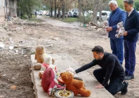 british foreign secretary ed miliband ukraine s president volodymyr zelenskiy and foreign minister andrii sybiha visit a makeshift memorial at the site of an apartment building where 22 residents were killed by a russian missile strike in the town of pryluky amid russia s attack on ukraine in the chernihiv region ukraine october 8 2026 photo reuters