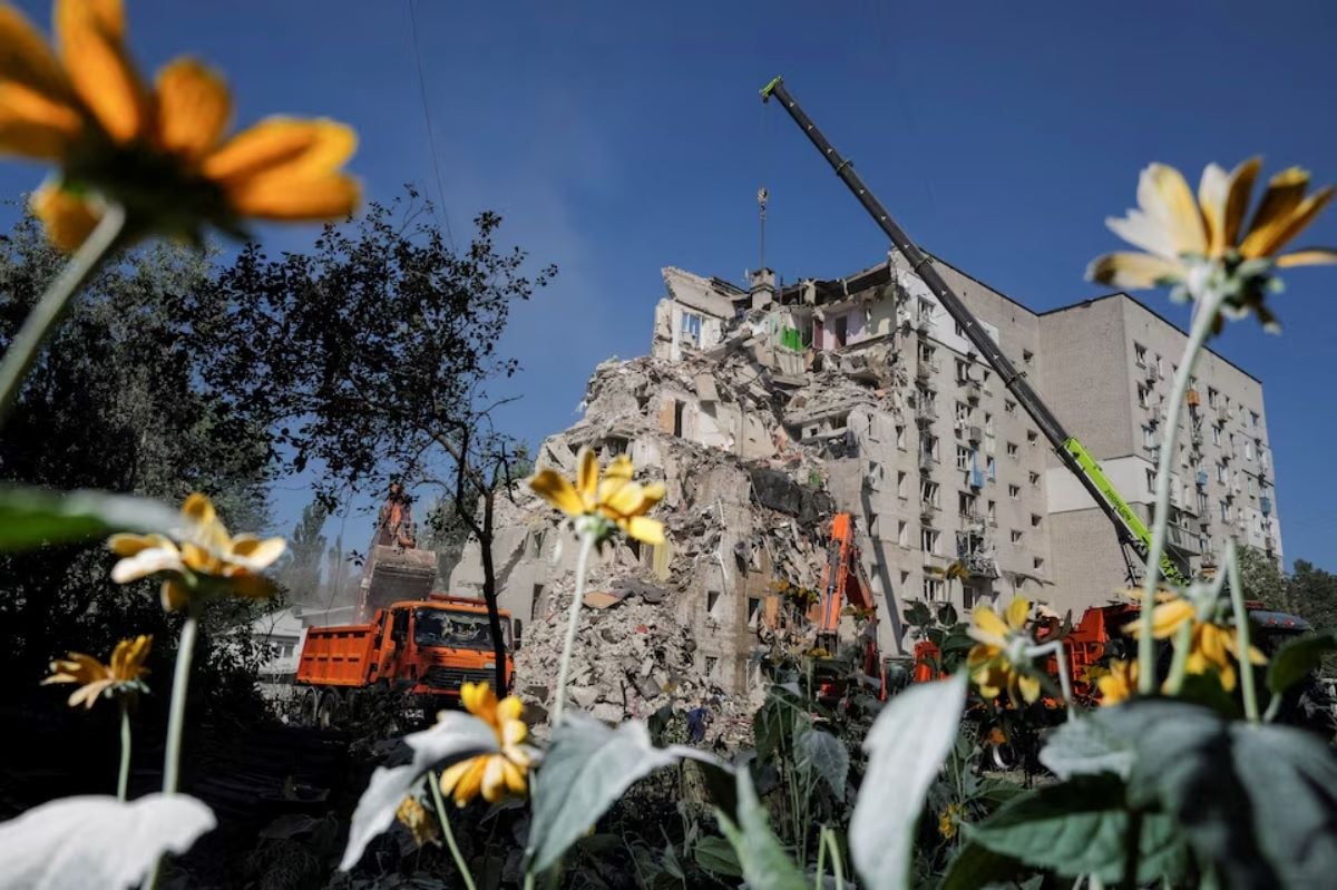 Russia pounds Kyiv in major overnight strike, killing at least 18