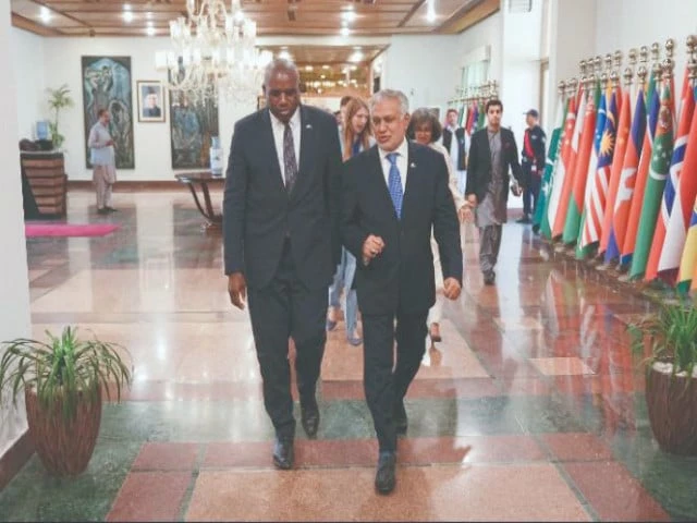 deputy prime minister ishaq dar speaks with british foreign secretary david lammy as they walk in the hallway of the foreign ministry in islamabad photo express deputy prime minister ishaq dar speaks with british foreign secretary david lammy as they walk in the hallway of the foreign ministry in islamabad photo express
