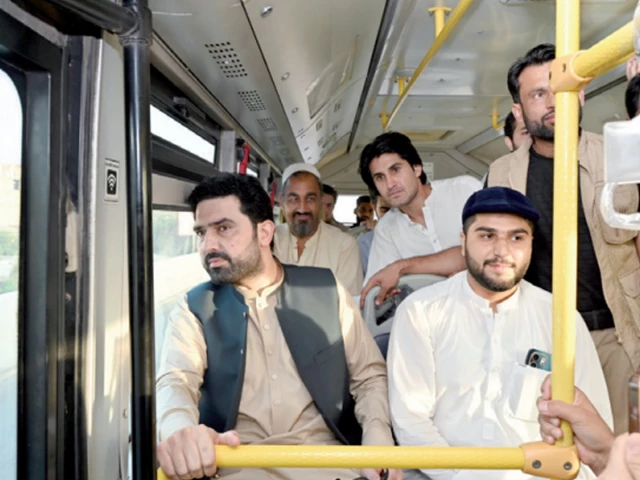 Afridi 'not happy' with long march preparations