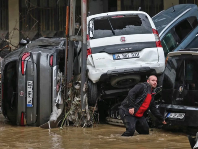three dead in istanbul deluge three dead in istanbul deluge